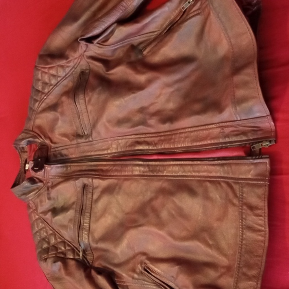 LEATHER MOTORCYCLE JACKET.